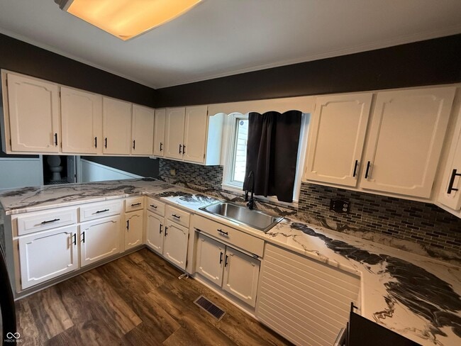 Building Photo - 3638 Lombardy Pl