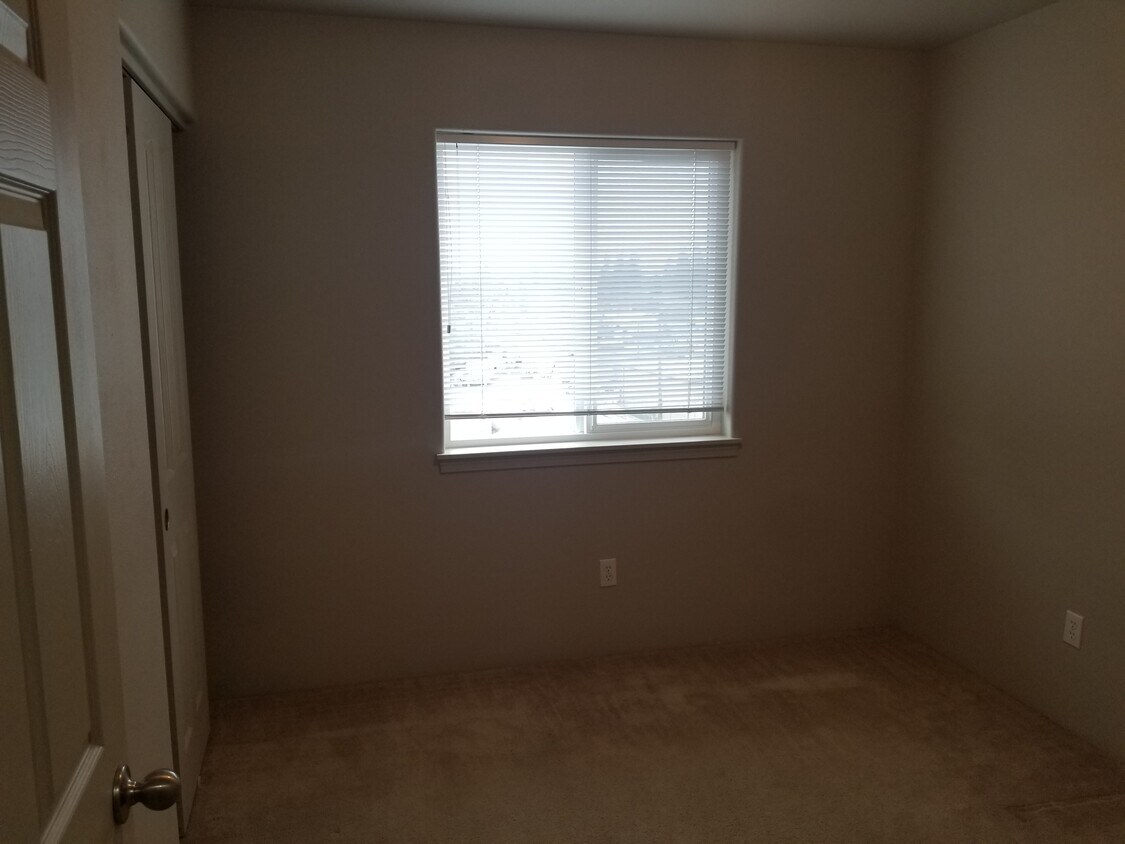 449 NE West Ave, Roseburg, OR 97470 Townhome Rentals in Roseburg OR