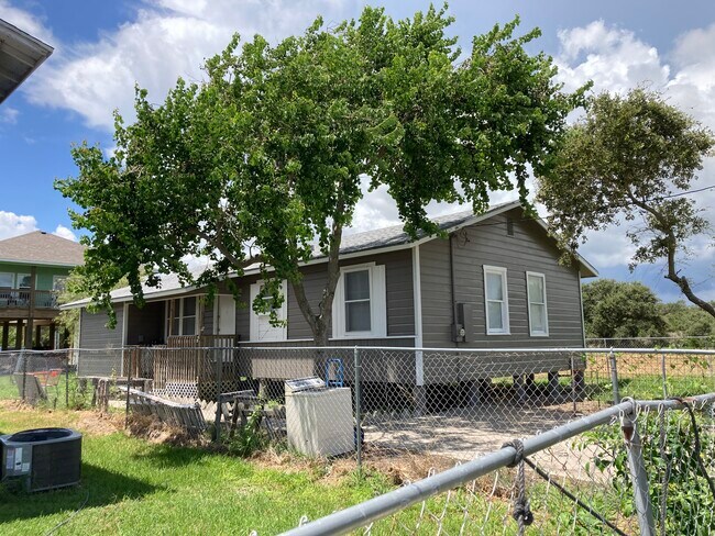 Foto del edificio - 229 Courtland Dr