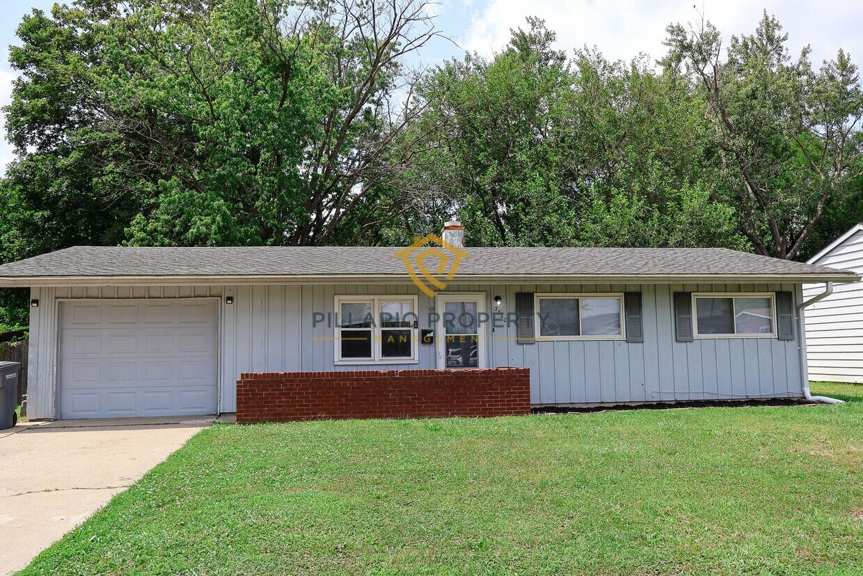 3-Bedroom Home Near Indianapolis Motor Speedway with Attached Garage, Available NOW! - 3-Bedroom Home Near Indianapolis Motor Speedway with Attached Garage, Available NOW!