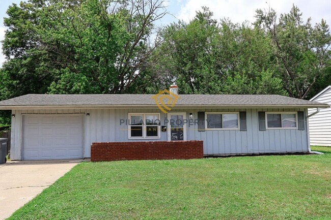 3-Bedroom Home Near Indianapolis Motor Speedway with Attached Garage, Available NOW! - 3-Bedroom Home Near Indianapolis Motor Speedway with Attached Garage, Available NOW!