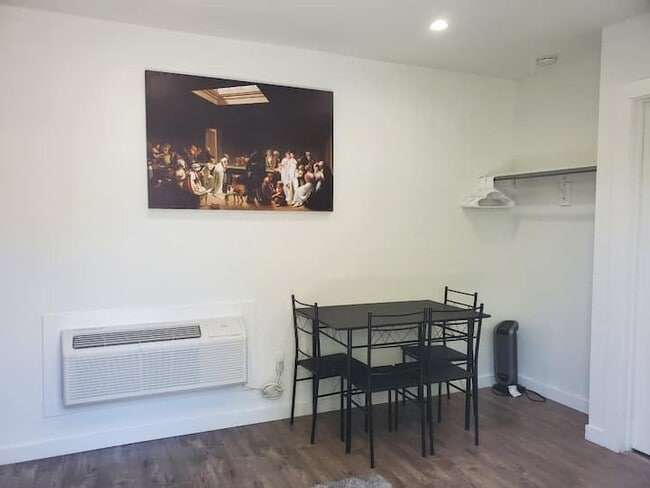 Foto del edificio - 9659 Rincon Ave