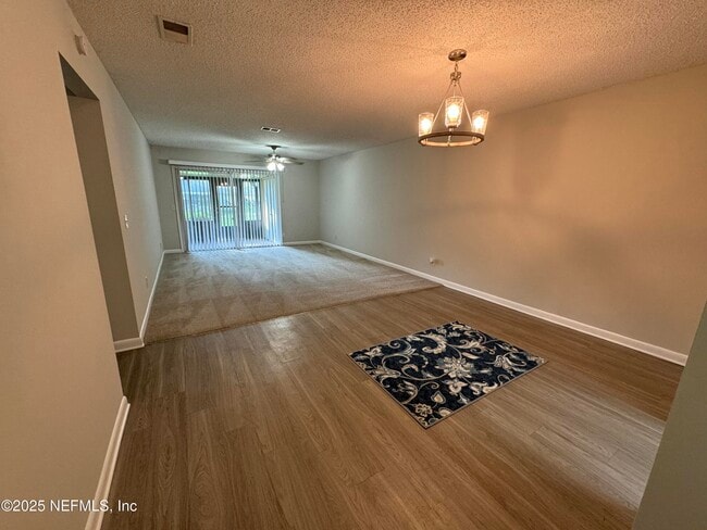 Foto del edificio - 1255 The Grove Rd