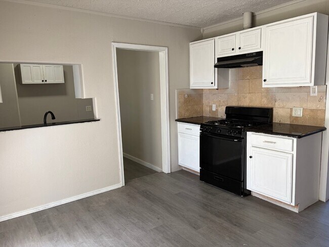 Foto del edificio - 5406 Lyndhurst Dr