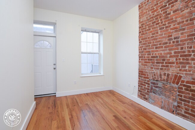 Building Photo - 694 Franklin Ave