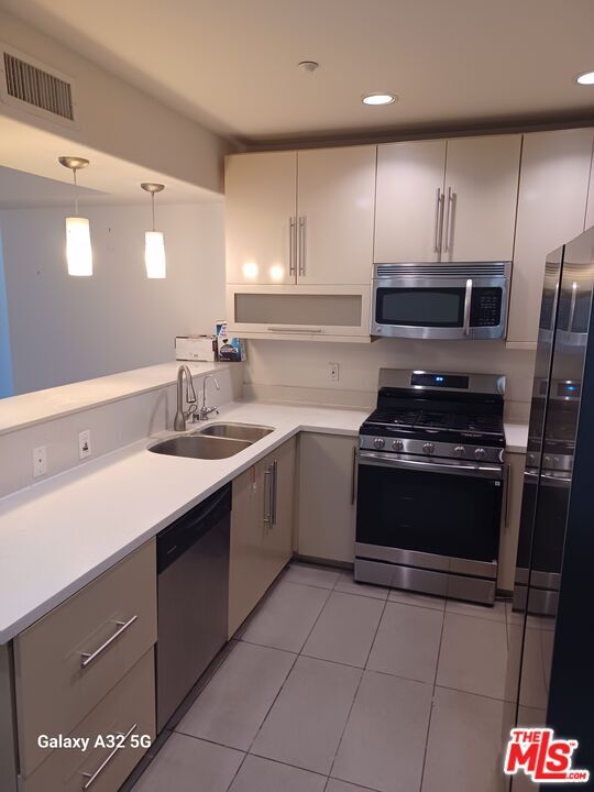 Foto del edificio - 733 S Manhattan Pl