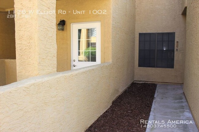 Foto del edificio - 1126 W Elliot Rd