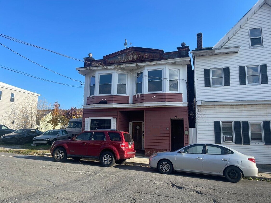 Primary Photo - 212 W Ridge St