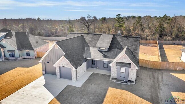 Foto del edificio - Beautiful 4 bedroom home