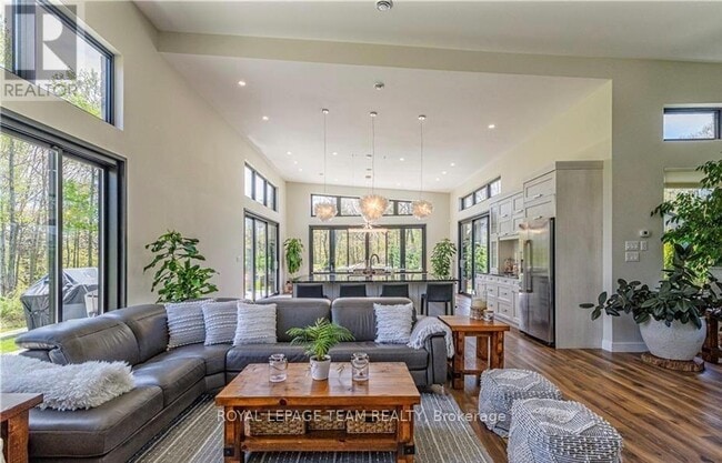 Building Photo - 8 Headlands Way