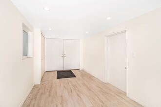 Building Photo - 1141 Pugsley Ave