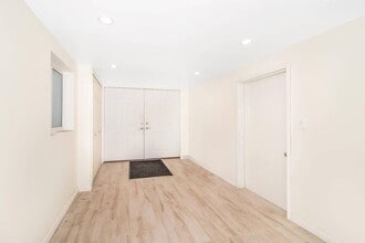 Building Photo - 1141 Pugsley Ave