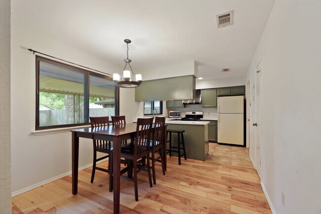 Building Photo - 5207 Suburban Dr