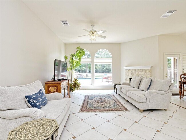 Foto del edificio - 7165 Ridge Oak Rd