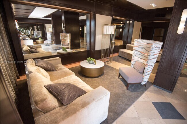 Foto del edificio - 600 NE 36th St