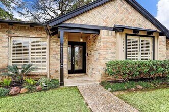 Building Photo - 16503 Pilgrims Cir