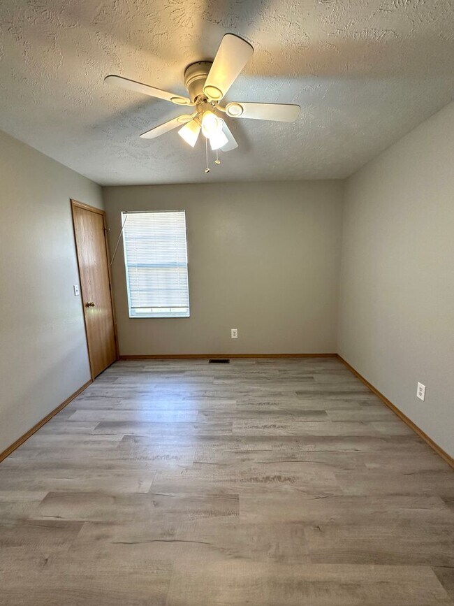 Building Photo - S0225-MF1