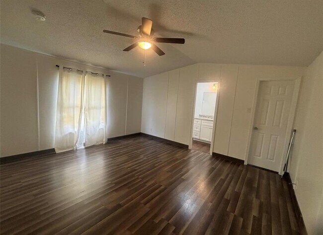 Foto del edificio - 23425 Heidi Ln