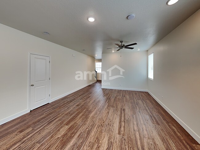 Building Photo - 3264 Fields Ave