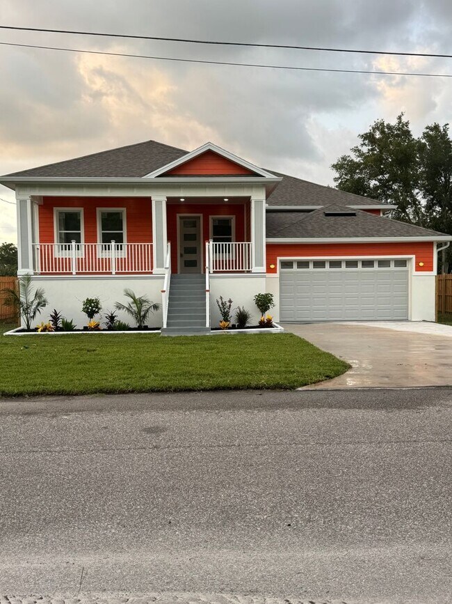 Building Photo - 8605 Inwood Dr