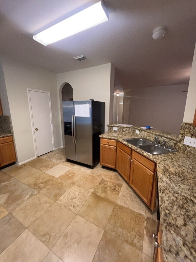 Foto del edificio - 5523 Dapplewood Ln
