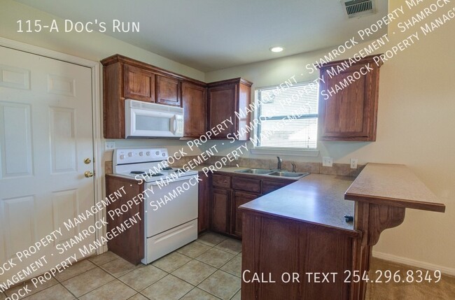 Building Photo - Cozy Duplex off Buster Chatham Rd