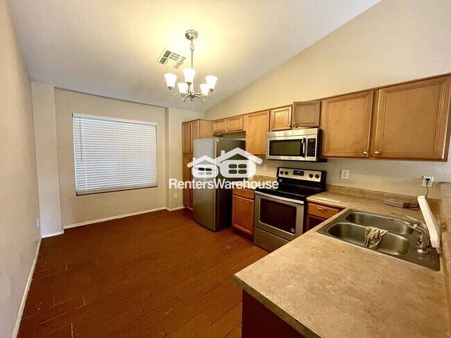 Building Photo - 3b 2ba $1850 South Mountain Area!