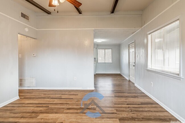 Foto del edificio - 6 Fulmer Ln
