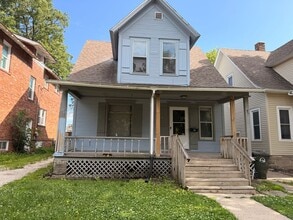 Building Photo - 913 5th Ave N