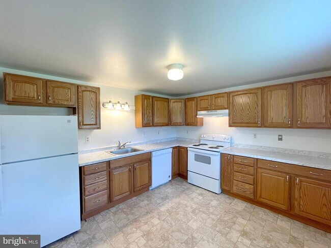Building Photo - 44970 Serenity Farm Ln