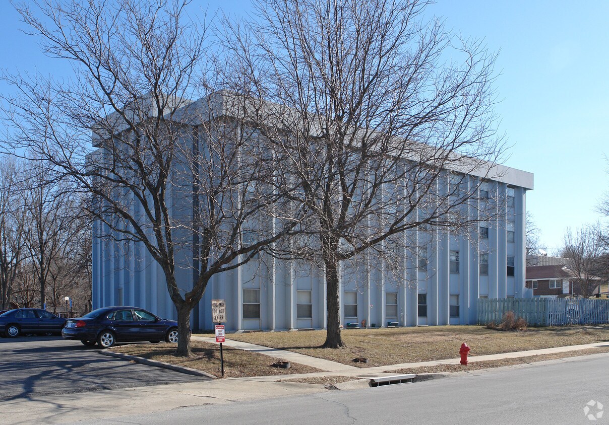 Friendship Manor Apartments Blue Springs, MO