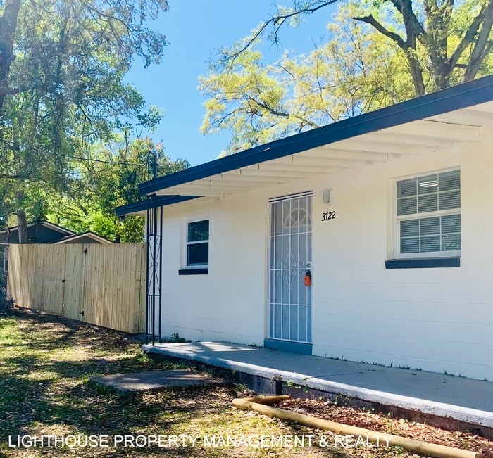 Primary Photo - Comfortable Living and Style! RENT SPECIAL...