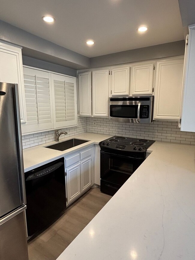 Foto del edificio - Two Masters Plus Loft Updated Condo in Long Beach