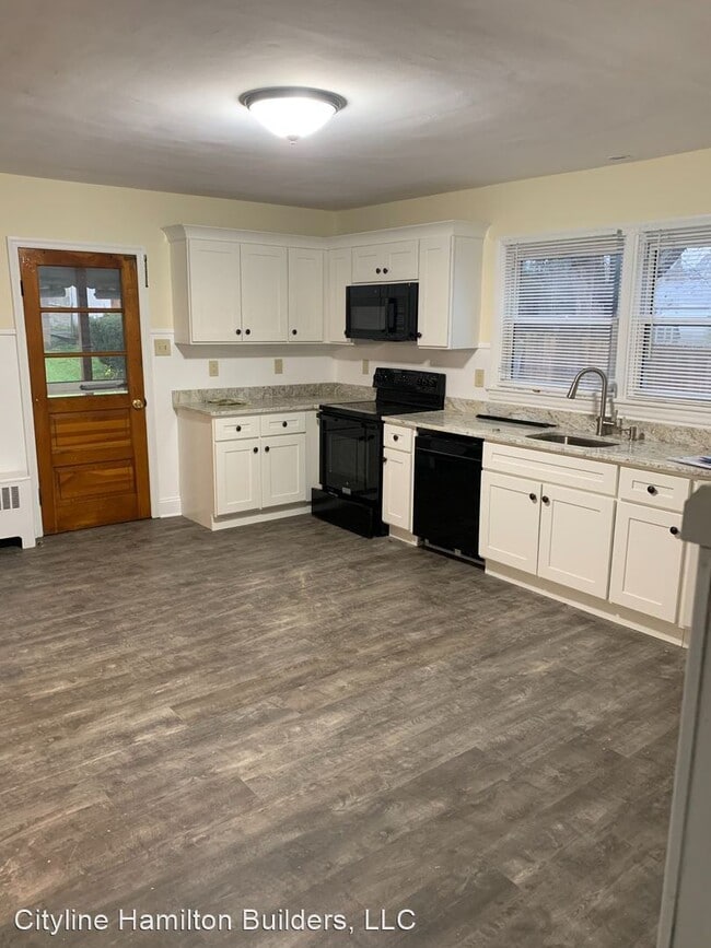 Building Photo - 4 br, 1 bath House - 32 N Front Street