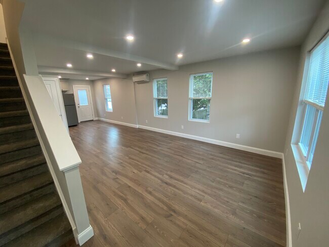 Living room - 417 Jones St