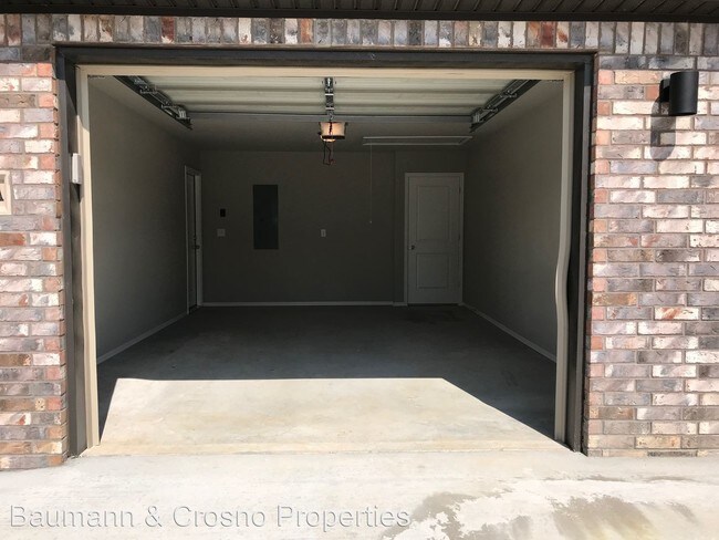 Building Photo - 1302 S Haden