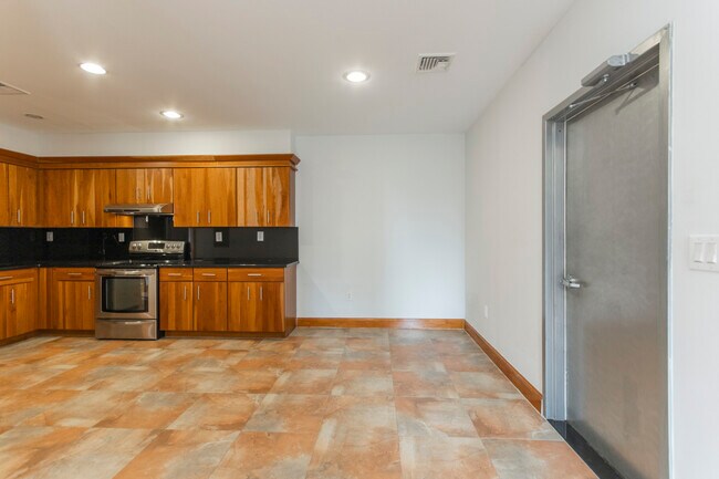 Building Photo - 1338 W Girard Ave