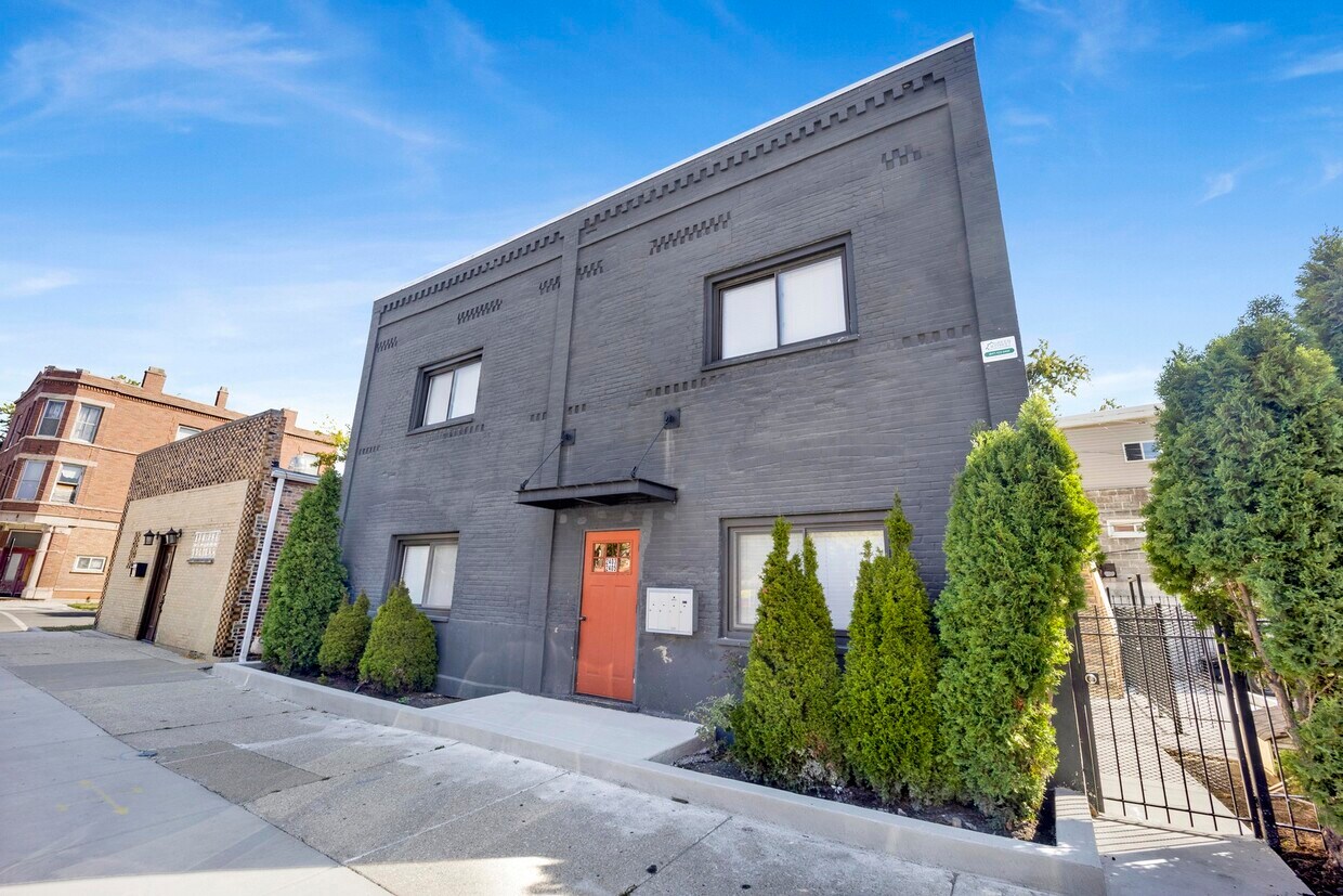 Foto principal - 2405 S Leavitt St