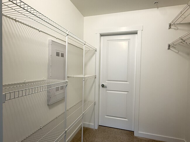 Photo du bâtiment - 15733-15785 85 Ave