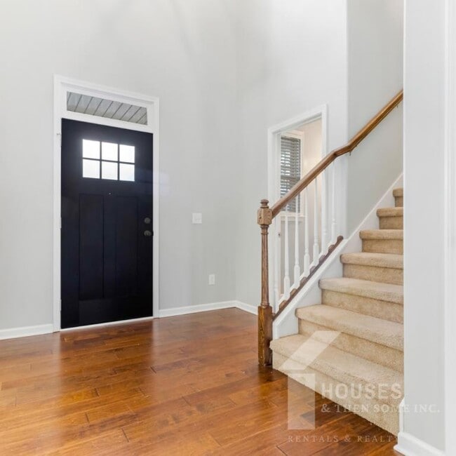 Foto del edificio - 70 Madeline Cir