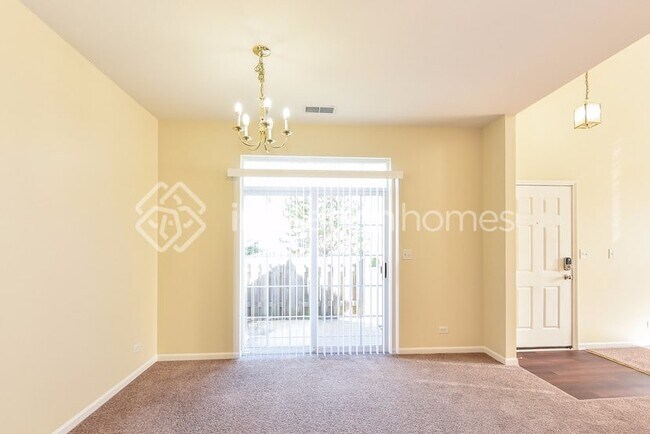 Building Photo - 2562 Hillsboro Blvd