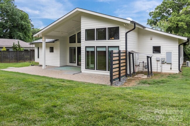 Building Photo - 1207 Lakedell Dr