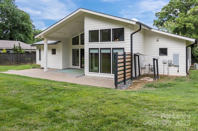 Foto del edificio - 1207 Lakedell Dr