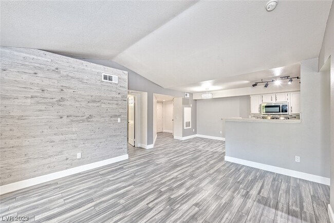 Building Photo - 231 W Horizon Ridge Pkwy