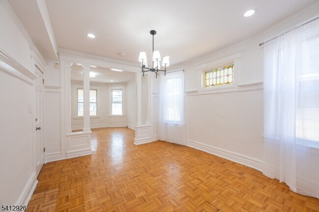 Foto del edificio - 24 Llewellyn Ave