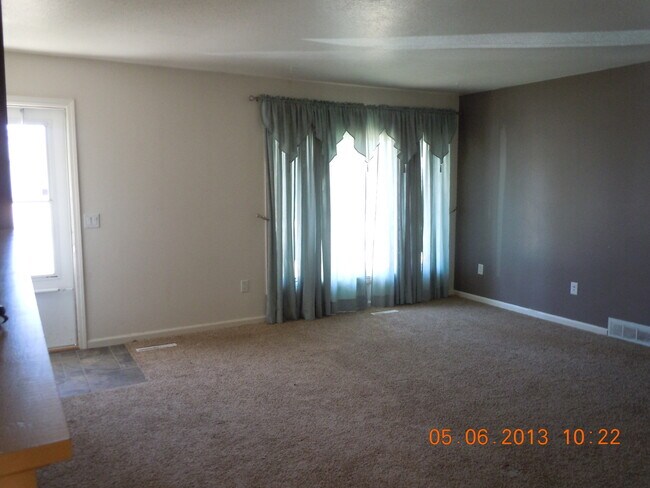 Foto del edificio - 2404 Academy Rd