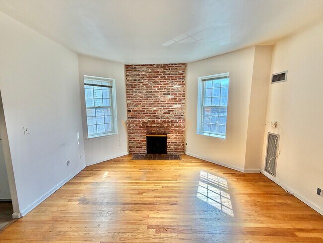 Photo - Dupont Prime Location Tree-Lined Corcoran St & 17th 1 bed 1 bath Condo UTILITIES INCLUDED.