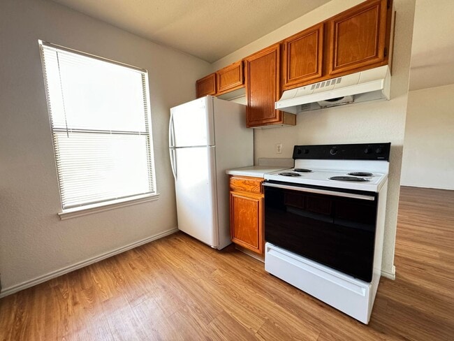 Building Photo - 1904 Windward Dr