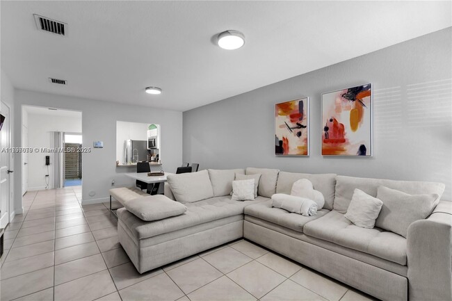 Foto del edificio - 496 NE 4th Ln
