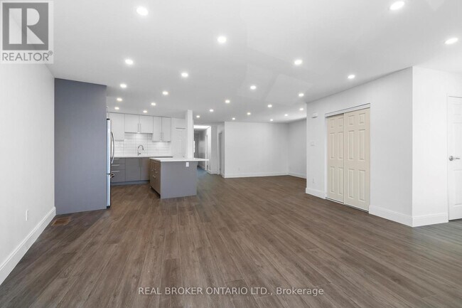 Photo du bâtiment - 1498 Paddington Ct